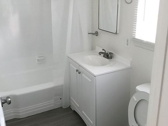 5th image of 630 Brent Ave #632