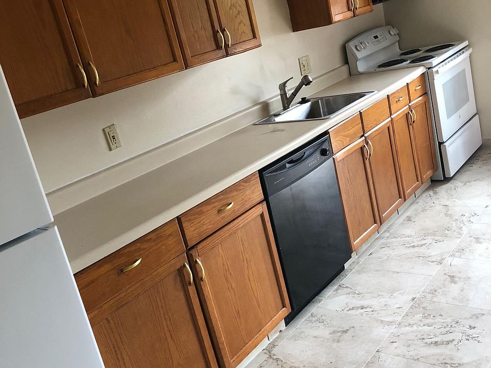 2nd image of 38 Highview Ter APT D17