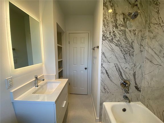 4th image of 410 1/2 W 34th St