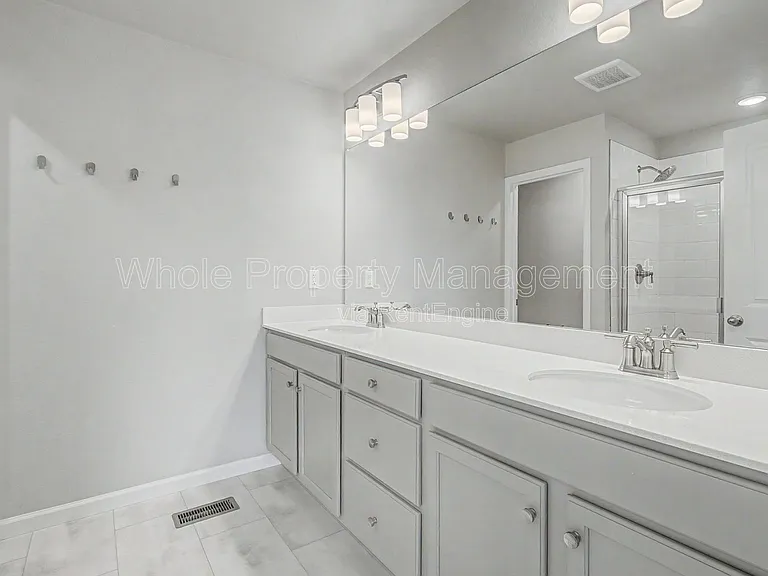 2291 Peregrine Dr — Photo 16