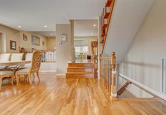 4th image of 57-03 Cloverdale Blvd