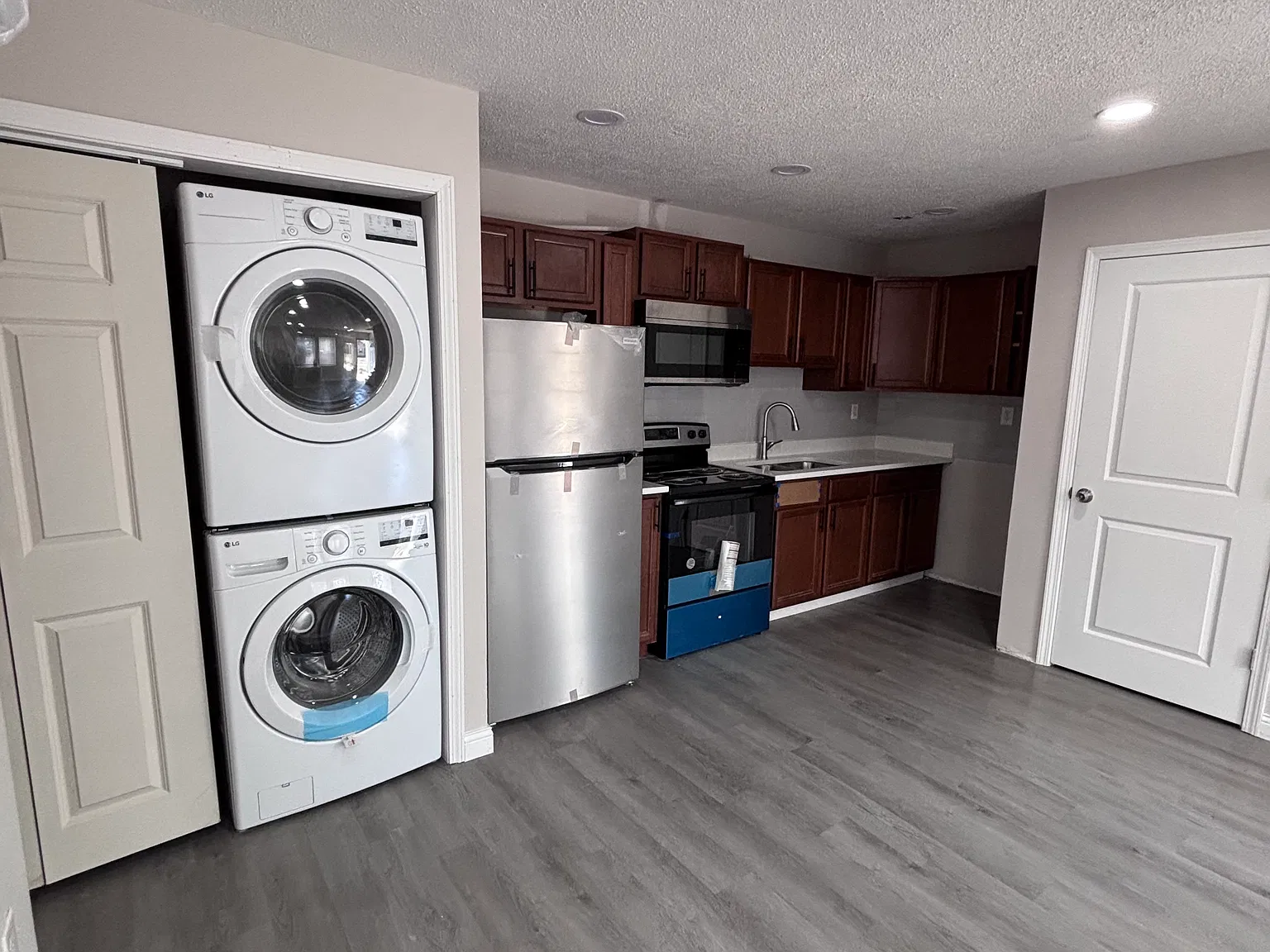 2 bed, 1.5 bath, 900 sqft, $1,050 — Photo 3