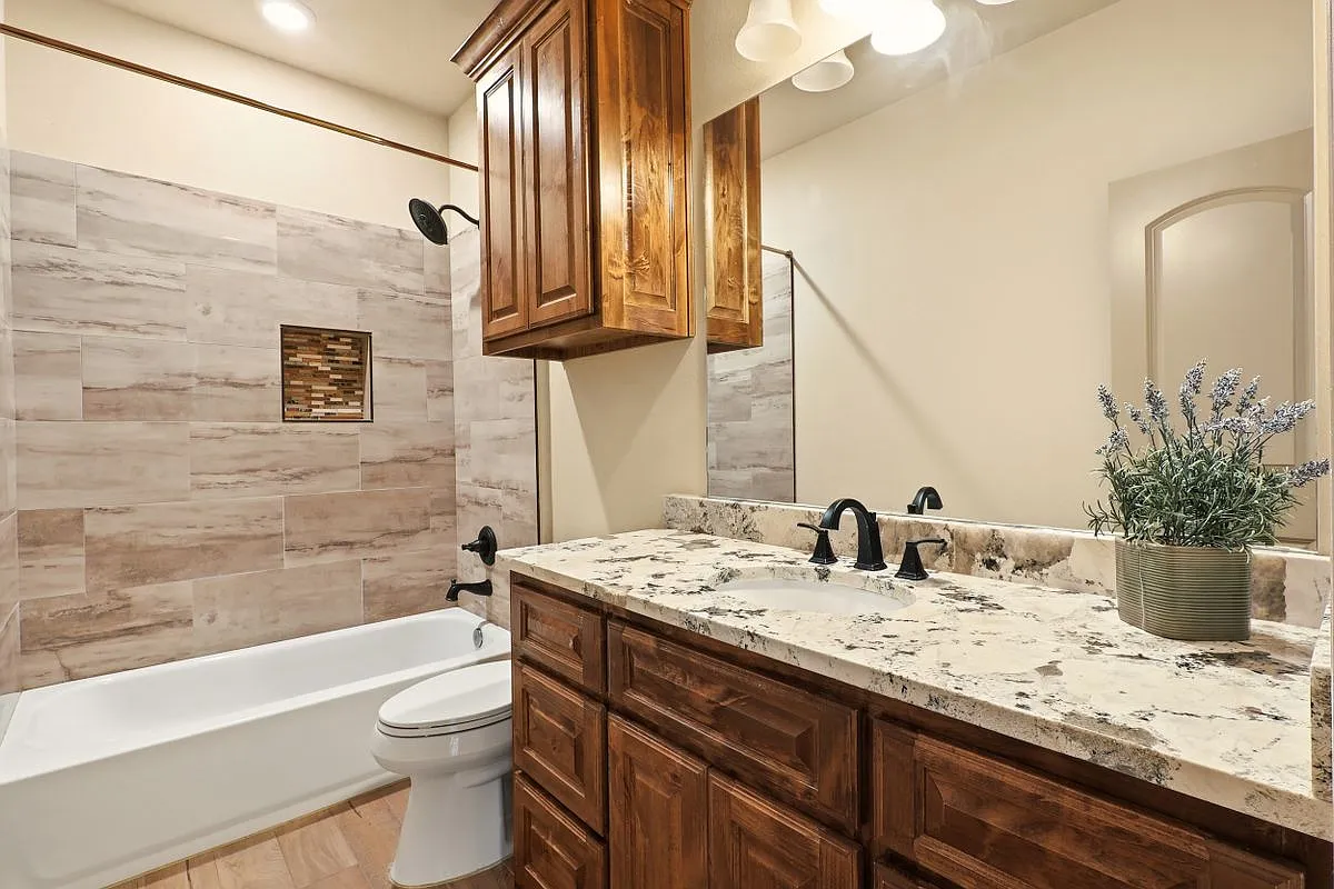 3 bed, 2.0 bath, 1780 sqft, $2,200 — Photo 4