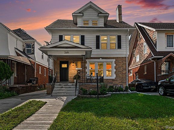 2nd image of 2691 Collingwood St