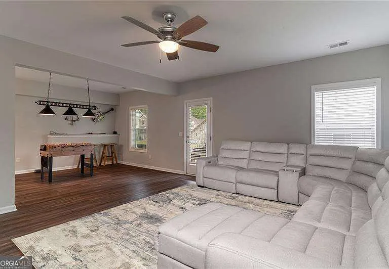 301 Cochin Dr — Photo 28