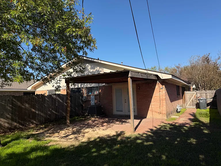 1710 Trinity Pl #B — Photo 4