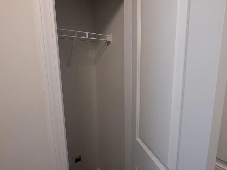 348 Braemar Dr — Photo 16