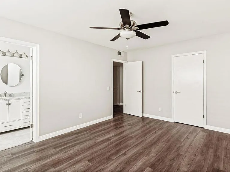 460 E Cypress Ave #C — Photo 8