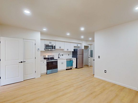 3rd image of 1318 Holbrook St NE APT 1