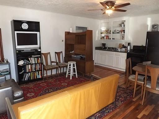 5th image of 71 Blackhawk Rd #3