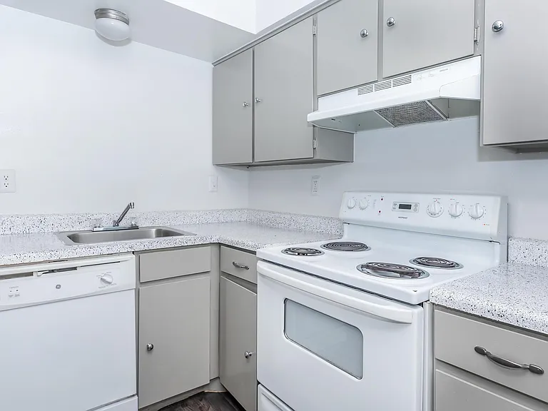Bayou Park Apartments — Photo 34
