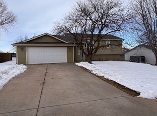 813 Davis Dr, Manhattan, KS 66502