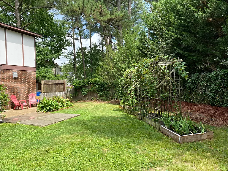 Yard maintenance included
Landscaped gardent area for growing herbs and vegetables