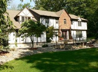 58 Round Hill Rd, Kinnelon, NJ 07405