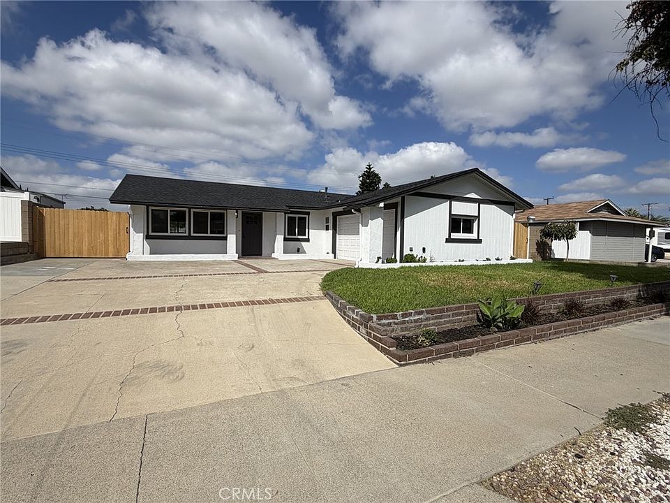2nd image of 4138 N Santa Lucia St