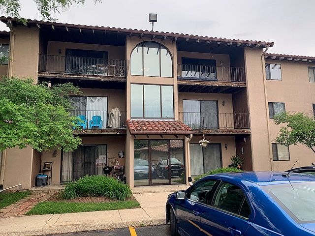 1st image of 21W581 North Ave APT 20