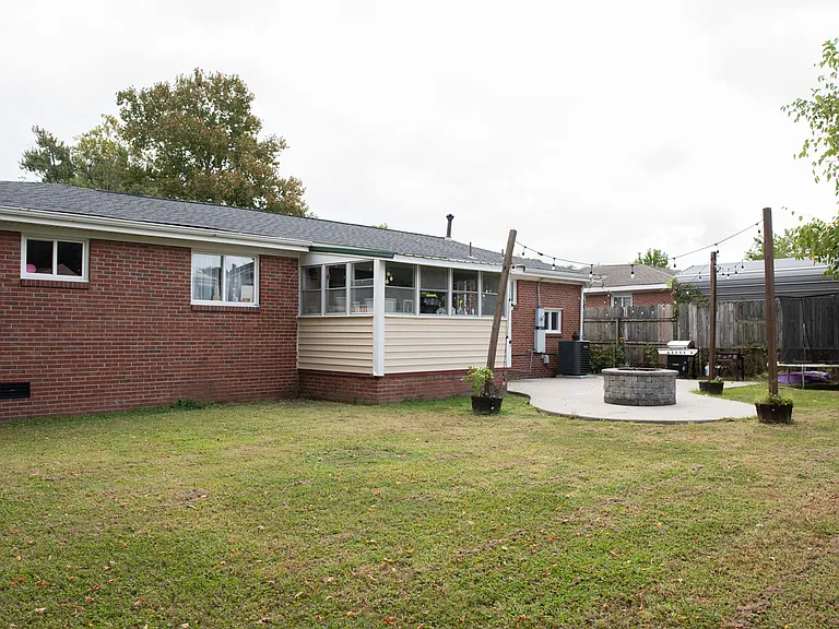 625 Kenneth Rd — Photo 7