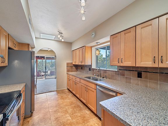 2nd image of 1010 N Placita Yoas