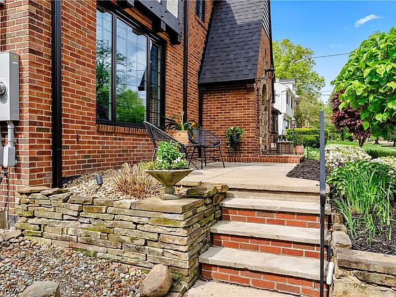 5th image of 710 Mentor Rd