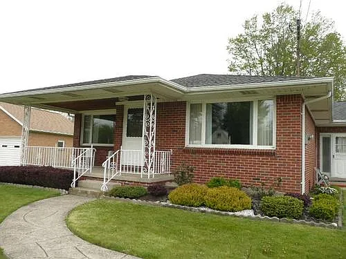 560 Rowley Rd photo 1