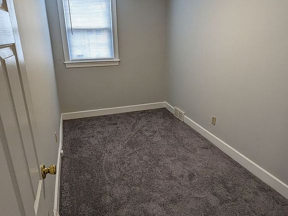 3rd image of 919 E 27th St