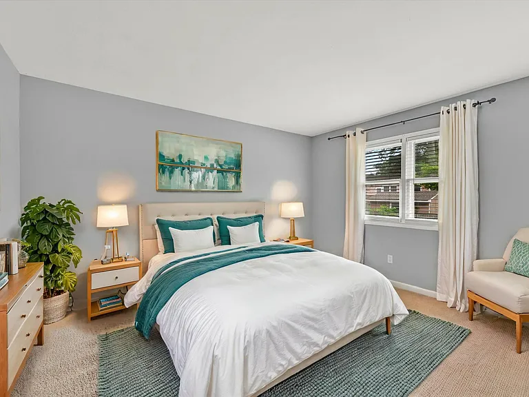 531 Kenmore Rd — Photo 10
