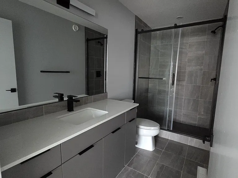 1729 Keene Cres SW — Photo 7