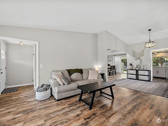 5th image of 15310 107th Av Ct E