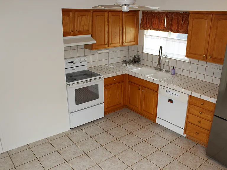 150 Duke Ave — Photo 12