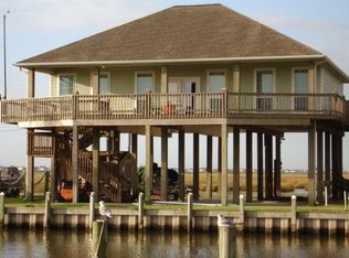 1214 N Redfish St, Crystal Beach, TX 77650