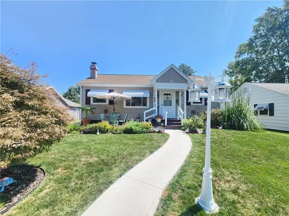 1312 S Lawn Dr, Mattoon, IL 61938