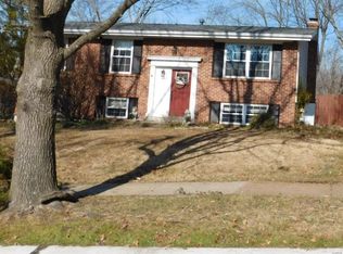 1063 Briarhurst Dr, Ballwin, MO 63021