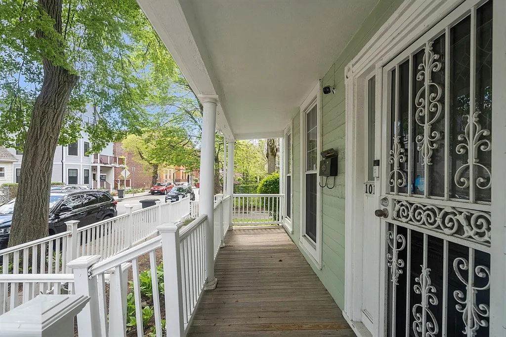4 bed, 2.5 bath, 2216 sqft, $4,000 — Photo 3