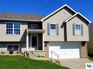 8826 Quest St, Omaha, NE 68122