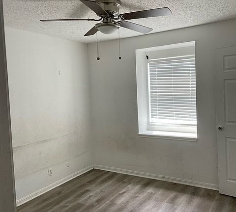 5th image of 207 E 22nd St #D
