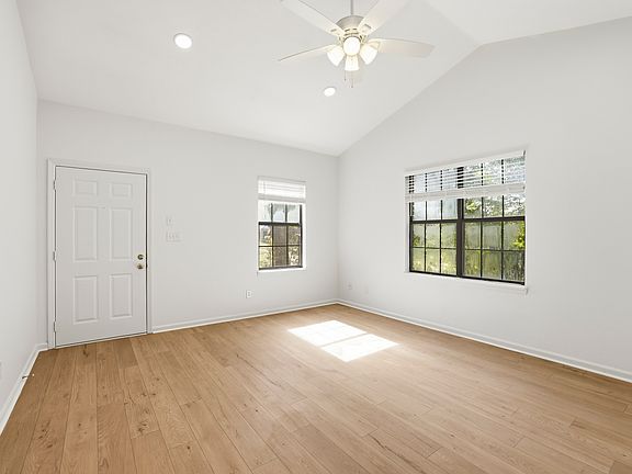 4th image of 924 Marys Dr #B