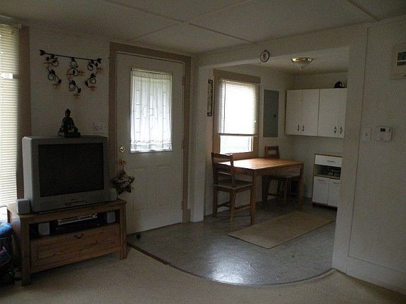 3rd image of 217 M St SE