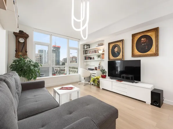 618 Carnarvon St #611, New Westminster, BC V3M 0N9