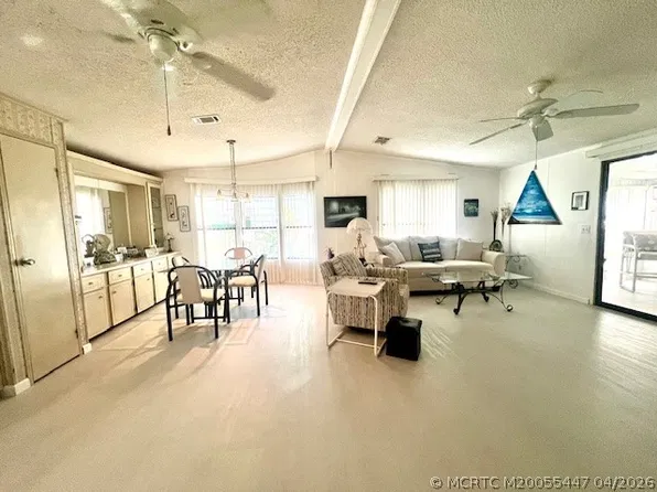 6221 S Ironwood Ln, Lake Worth, FL 33462