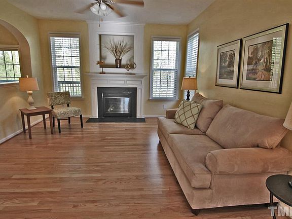 4th image of 2209 Summit Dr