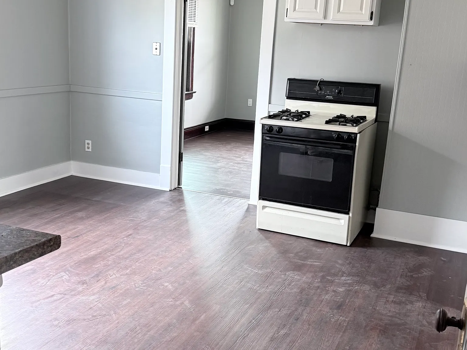 2 bed, 1100 sqft, $1,200 — Photo 3
