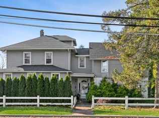135 Split Rock Rd, Syosset, NY 11791