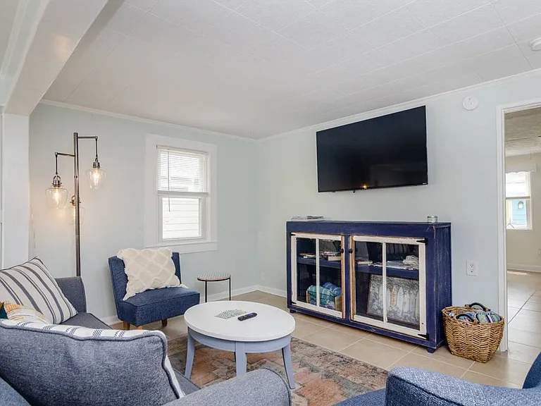 613 K Ave — Photo 3