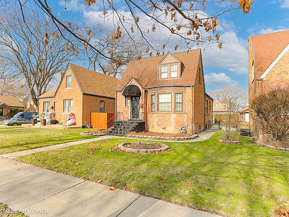 3rd image of 4852 W 96th Pl