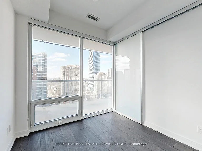 3 Gloucester St #1010 — Photo 10
