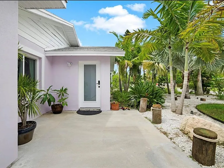 1210 Bay Palm Blvd — Photo 1