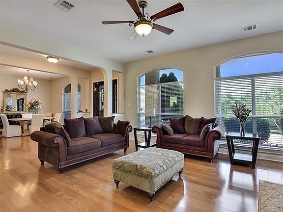 3rd image of 124 Clubhouse Dr