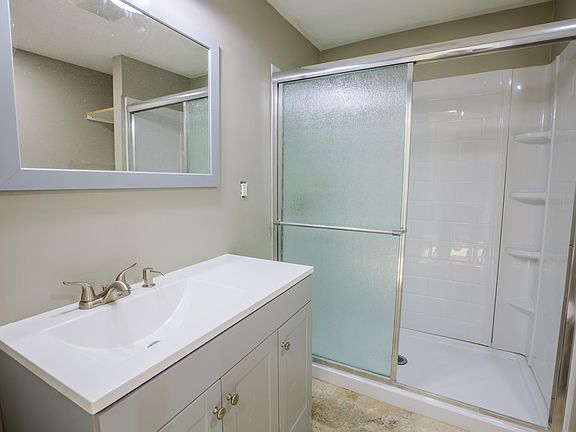 5th image of 4811 NE 47th St