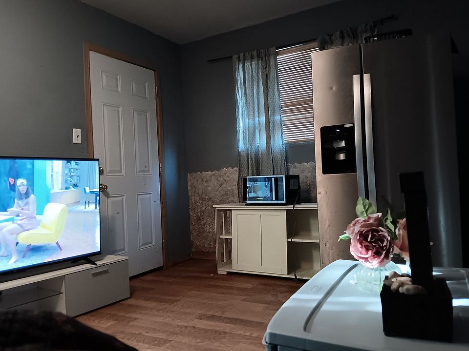 1st image of 20 Half Morningside Dr