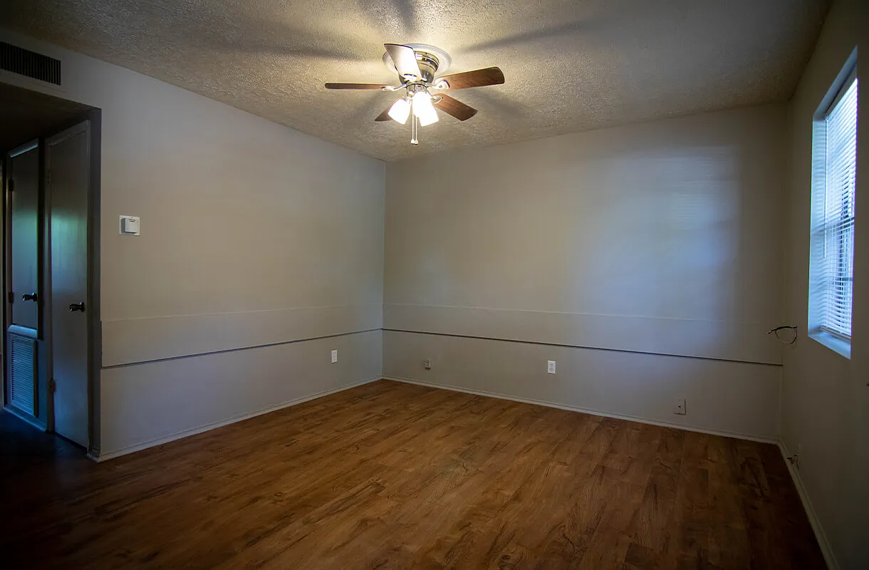 Oakley Apartments — Photo 2